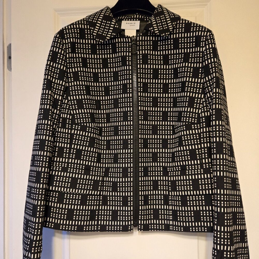 Women's AKRIS punto black and white lined jacket, size 14, zipper closure